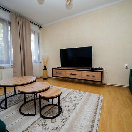 Cozy One-Bedroom Apartment Near City Center SJJ Eksteriør billede