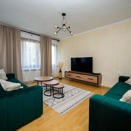 Cozy One-Bedroom Apartment Near City Center SJJ Eksteriør billede