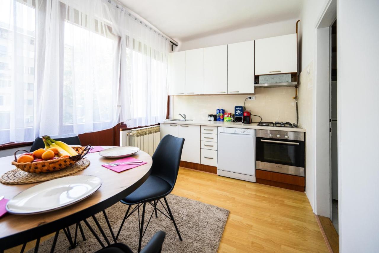 Cozy One-Bedroom Apartment Near City Center SJJ Eksteriør billede