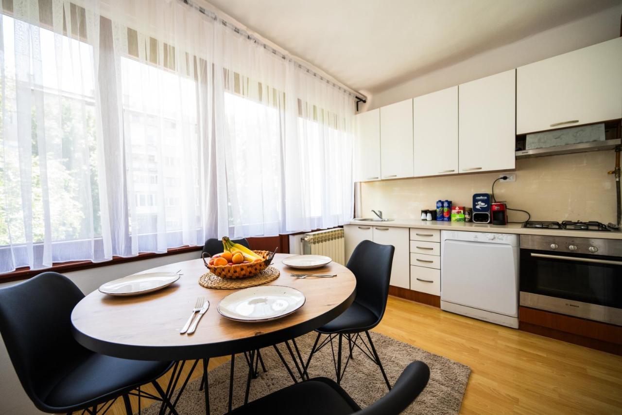 Cozy One-Bedroom Apartment Near City Center SJJ Eksteriør billede