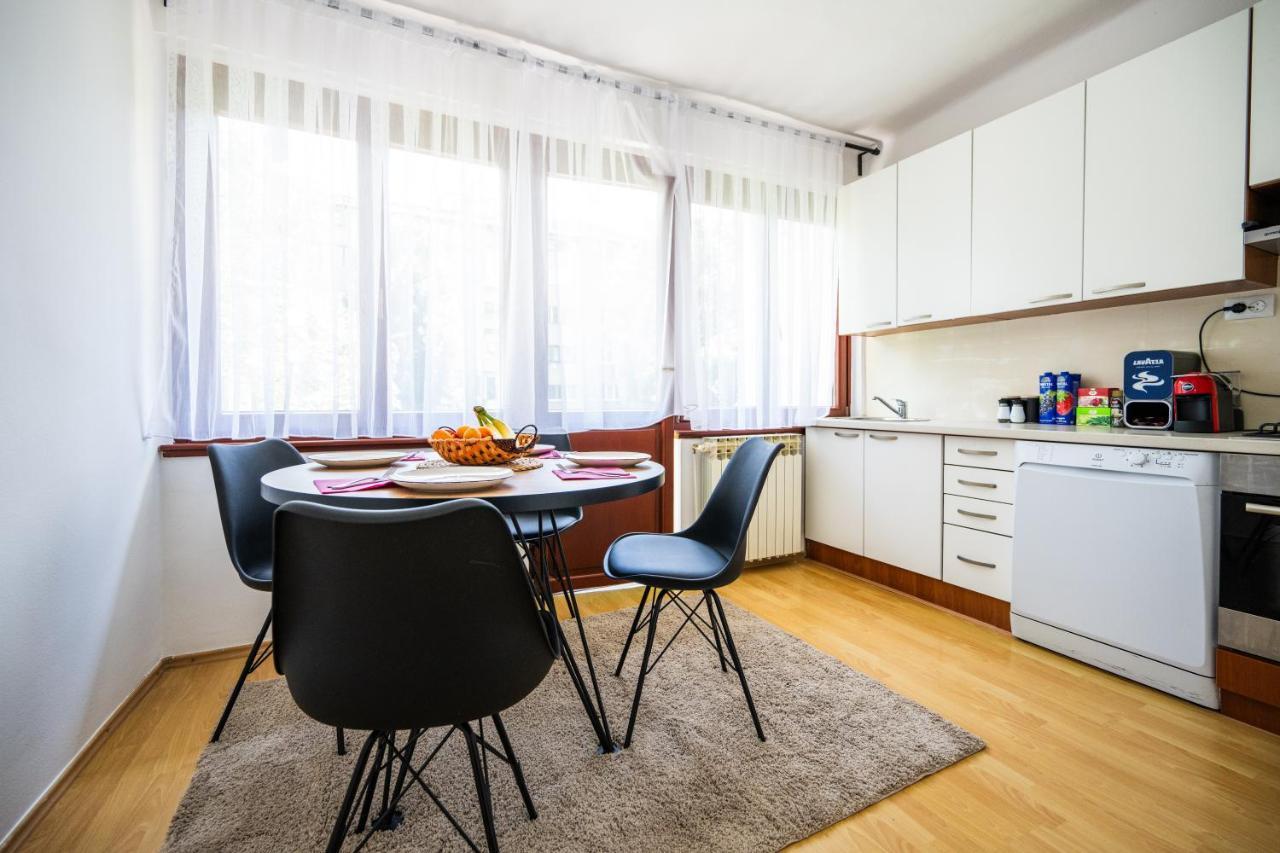 Cozy One-Bedroom Apartment Near City Center SJJ Eksteriør billede
