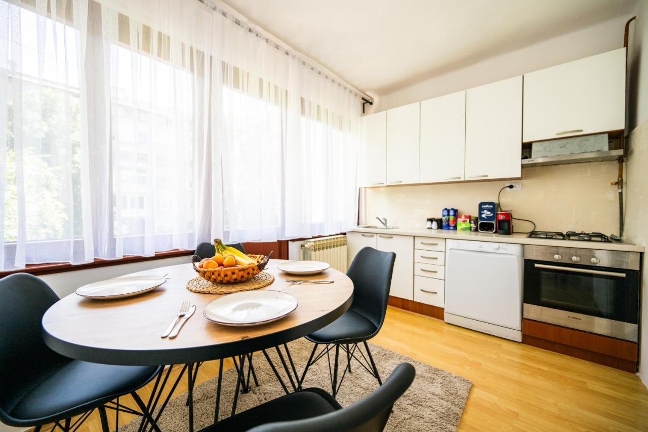 Cozy One-Bedroom Apartment Near City Center SJJ Eksteriør billede