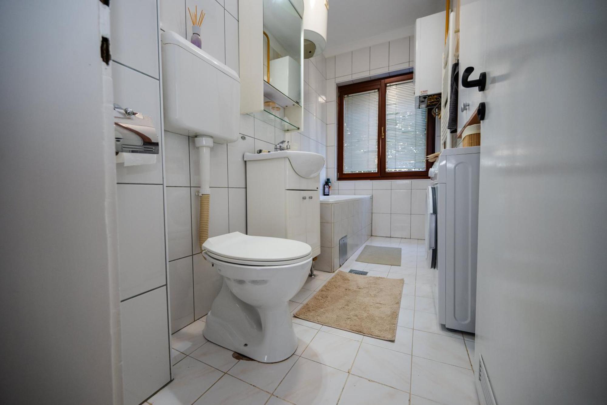 Cozy One-Bedroom Apartment Near City Center SJJ Eksteriør billede